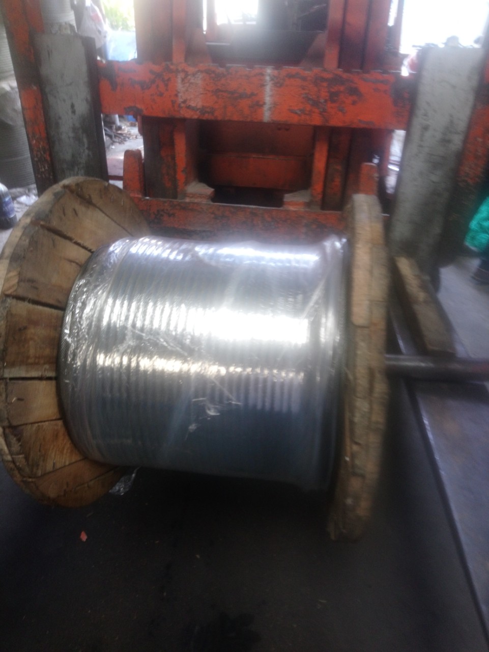 SỬ DỤNG CÁP CHỐNG XOẮN, Cáp chống xoắn mạ kẽm, Cáp chống xoắn, Cáp chống xoắn có bị gỉ không