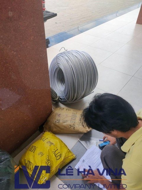bán cáp bọc nhựa, Công ty Lê Hà Vina, Lê Hà VIna, cáp thép bọc nhựa, cáp thép neo giằng, cáp lụa mềm, cáp neo giằng chống nắng, cáp làm giàn mái, cáp che nắng trường học, đại học Nhân Văn Thủ Đức, Giao hàng tận nơi